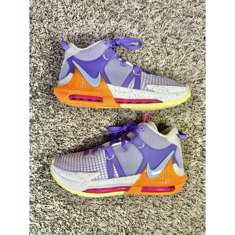 Nike LeBron Witness 7 GS Youth Basketball Shoes Size 4.5Y / 6W Purple Orange